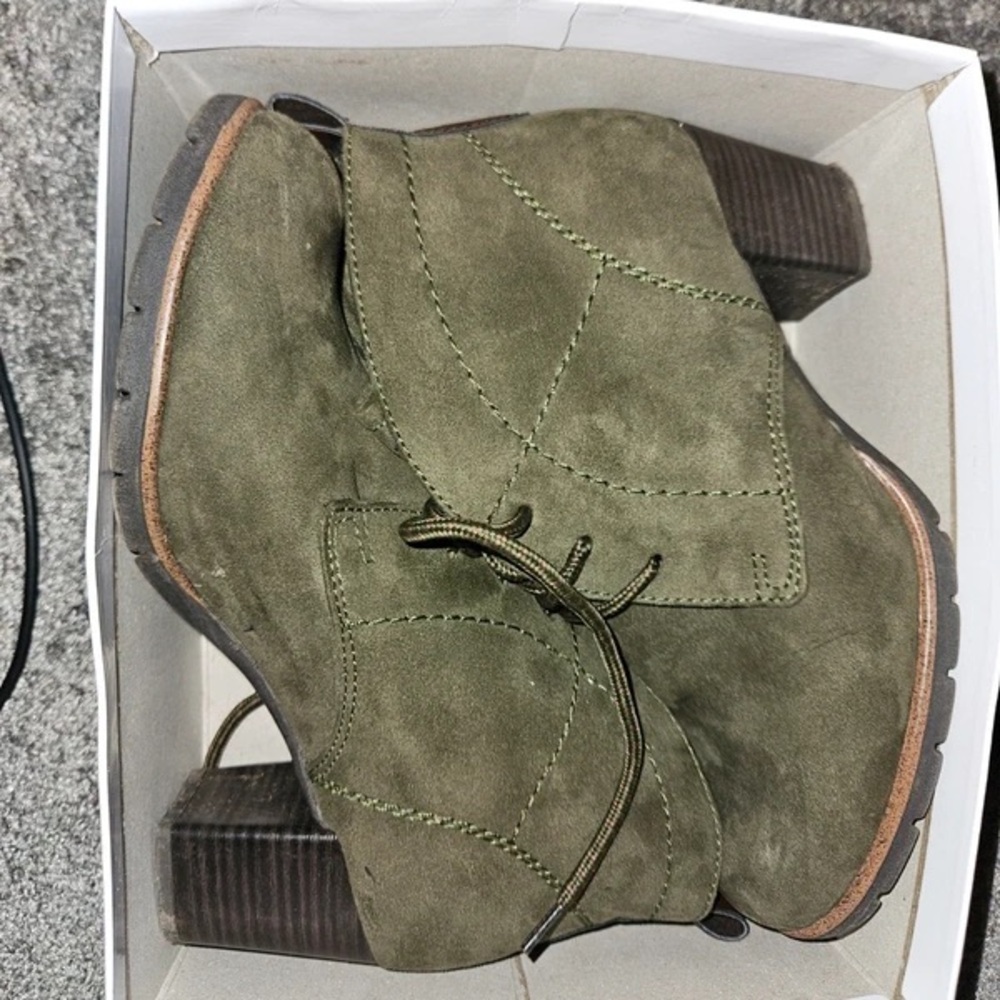 Chic Olive Lace-Up Heeled Boots
